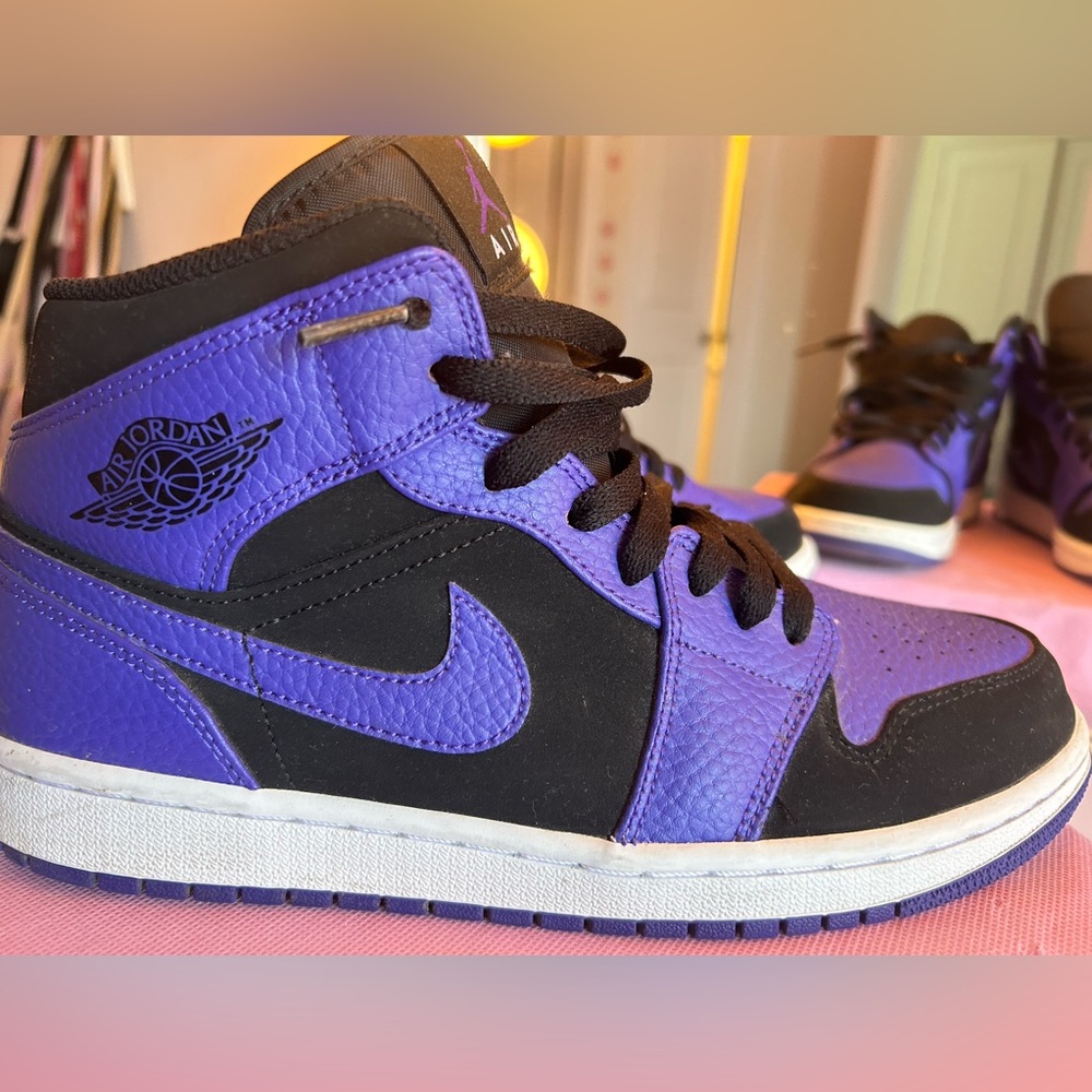 PURPLE AIR JORDAN 1s